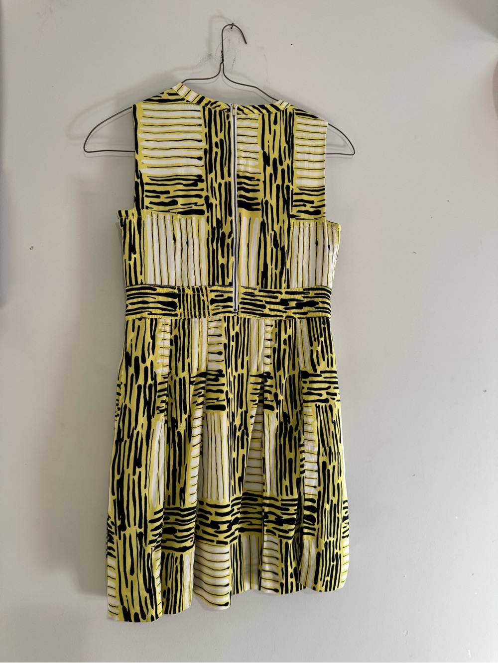 Diane Von Furstenberg Yellow & Black Patterned Sleeveless Dress - Picture 4 of 7
